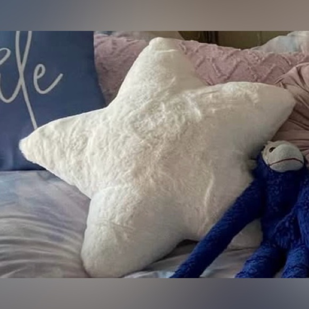 Super soft plush white Star decorative throw pillow
Like new!